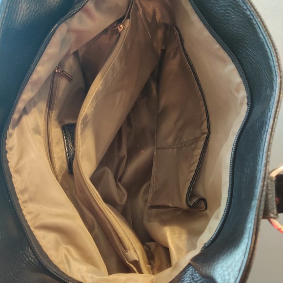 NWOT Yzaoli Purse, Multiple Pockets, Black with Gold Accents. Multiple pockets. - Picture 5 of 5